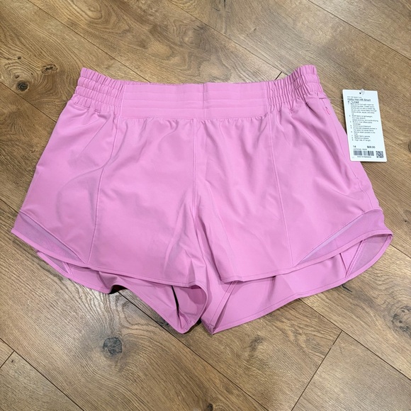 NWT $68 Lululemon Hotty Hot High Rise lined shorts in pink frotsting - Size 14 - Picture 2 of 7
